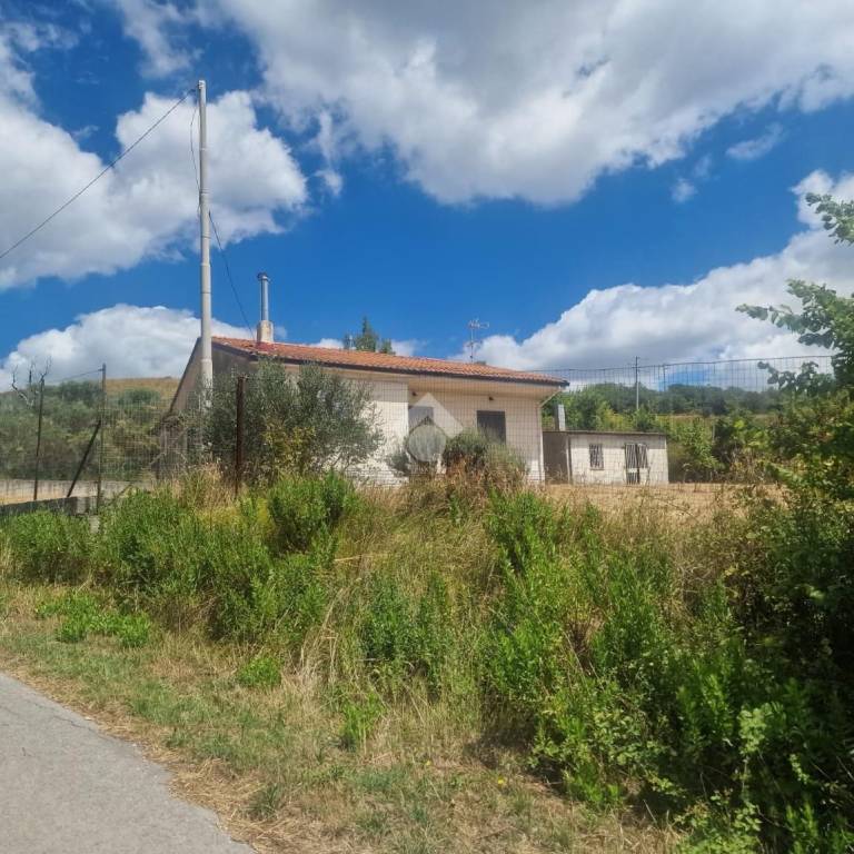 casa indipendente in vendita a Montesarchio