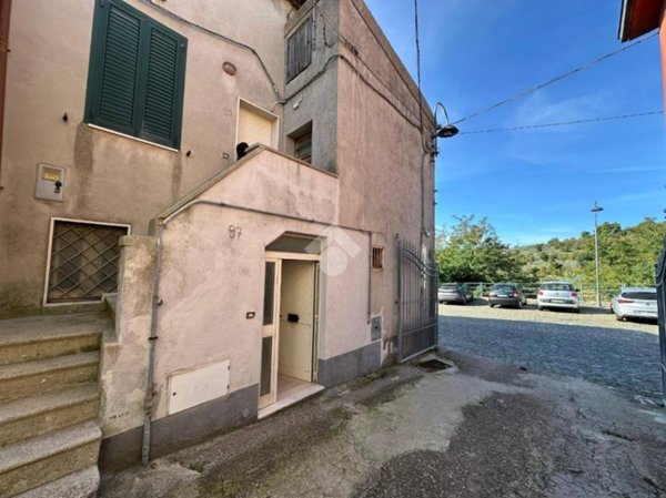 casa indipendente in vendita a Montesarchio in zona Cirignano