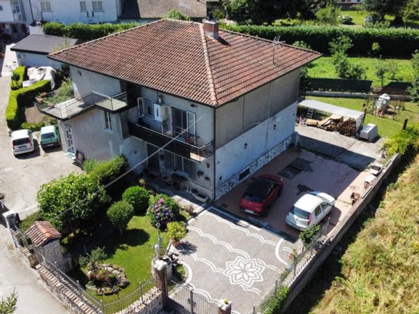 casa indipendente in vendita a Montesarchio