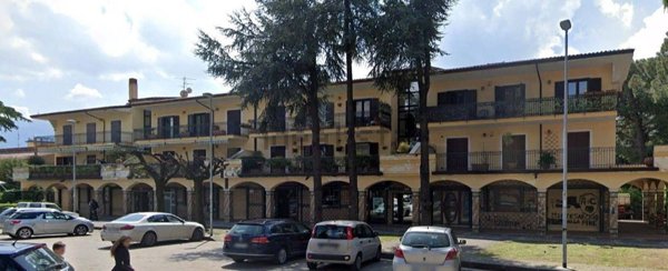 locale commerciale in vendita a Montesarchio