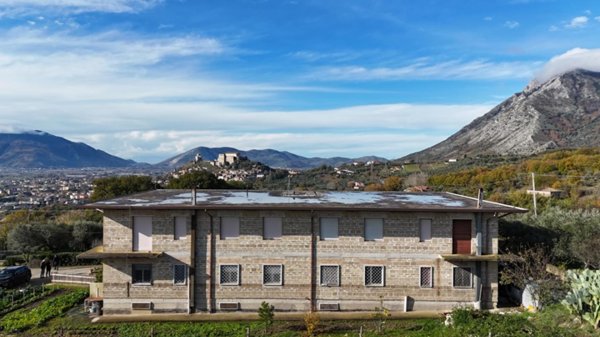 casa indipendente in vendita a Montesarchio