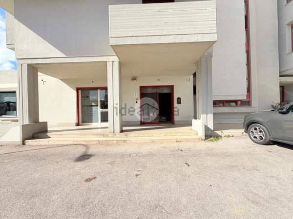 locale commerciale in vendita a Montesarchio