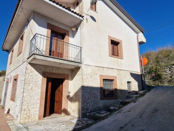 casa indipendente in vendita a Montesarchio