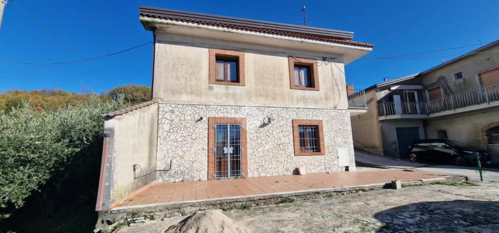 casa indipendente in vendita a Montesarchio