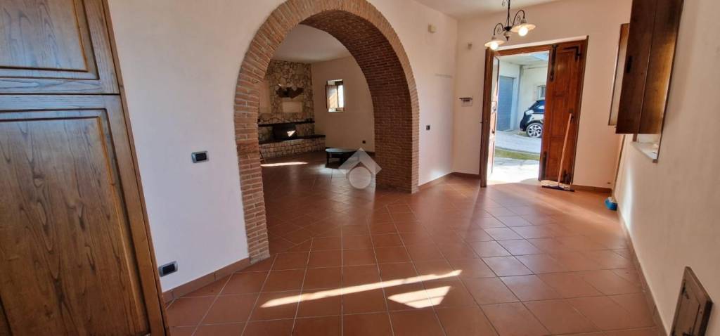 casa indipendente in vendita a Montesarchio