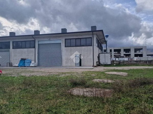 capannone in vendita a Montesarchio