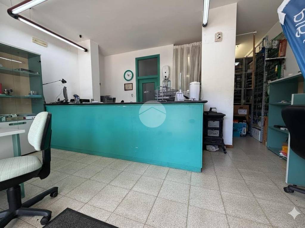 negozio in vendita a Montesarchio