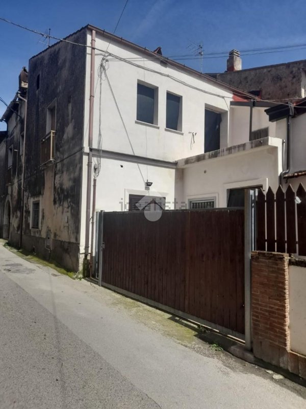 casa indipendente in vendita a Montesarchio in zona Varoni