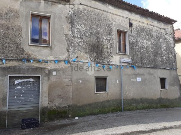 esavano in vendita a Montesarchio in zona Varoni