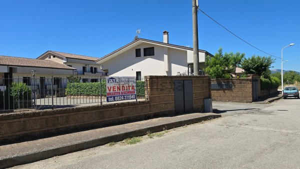 casa indipendente in vendita a Montesarchio