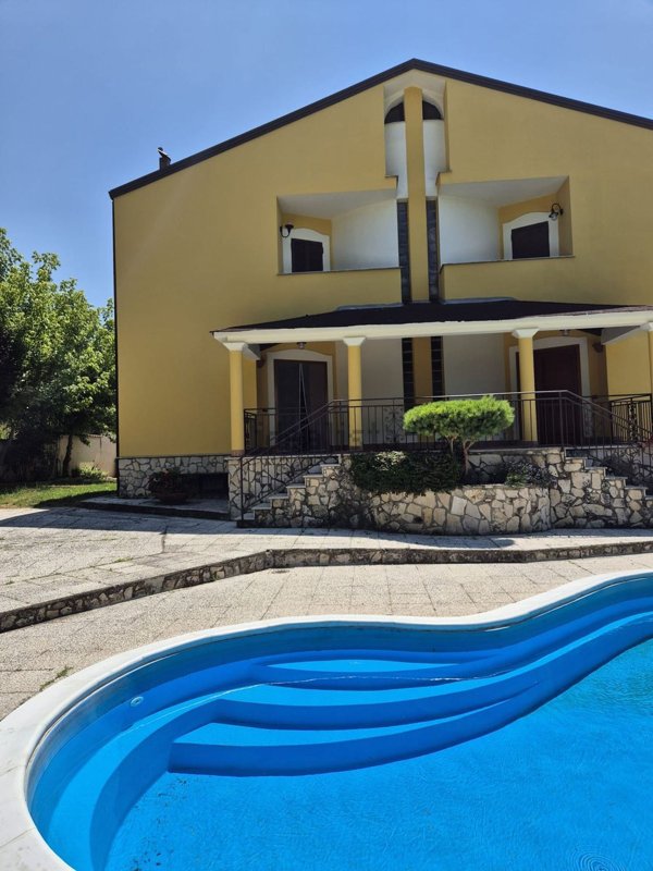 casa indipendente in vendita a Montesarchio