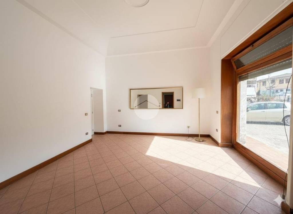 negozio in vendita a Montesarchio