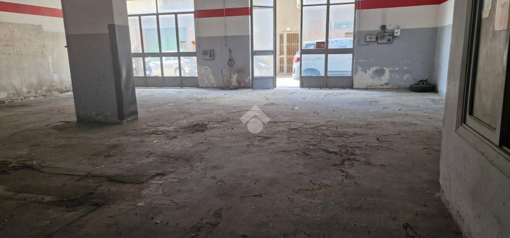 locale commerciale in vendita a Montesarchio