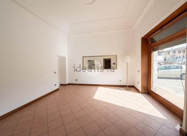 locale commerciale in vendita a Montesarchio