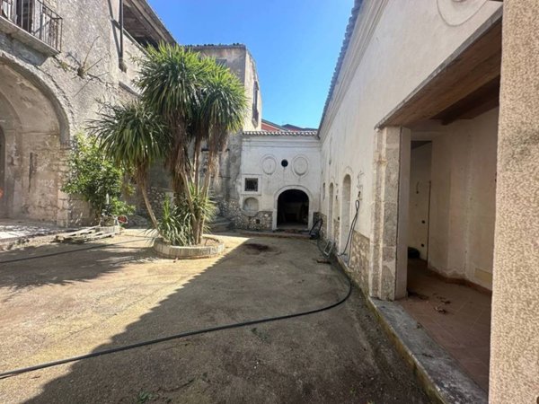 intera palazzina in vendita a Montesarchio