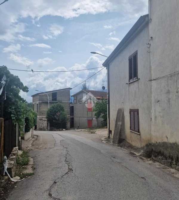 casa indipendente in vendita a Montesarchio in zona Cirignano