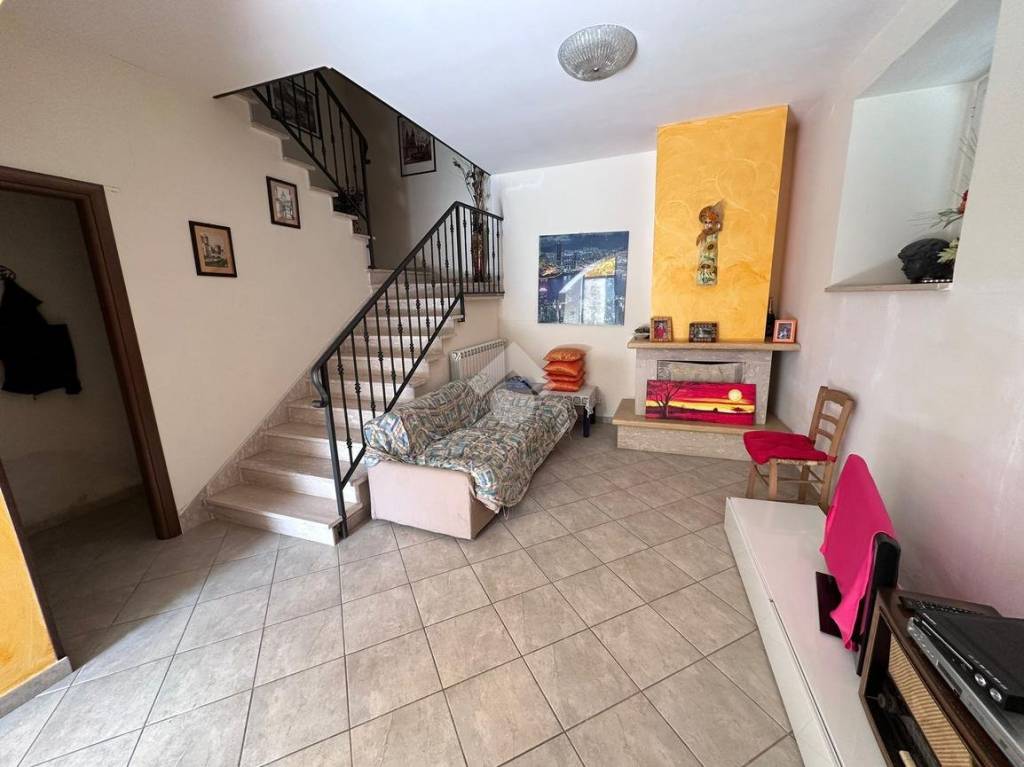 casa indipendente in vendita a Montesarchio in zona Cirignano