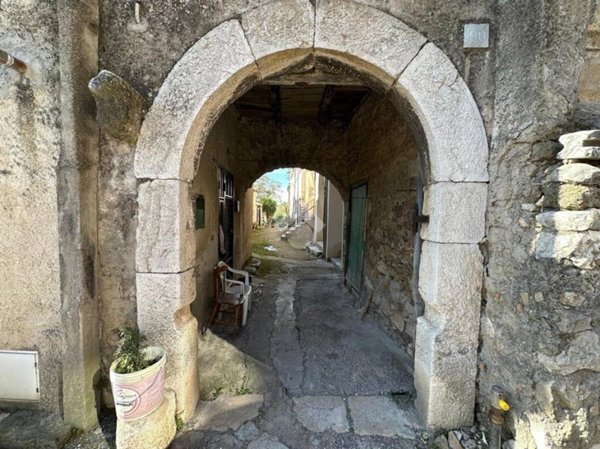 casa indipendente in vendita a Montesarchio in zona Varoni