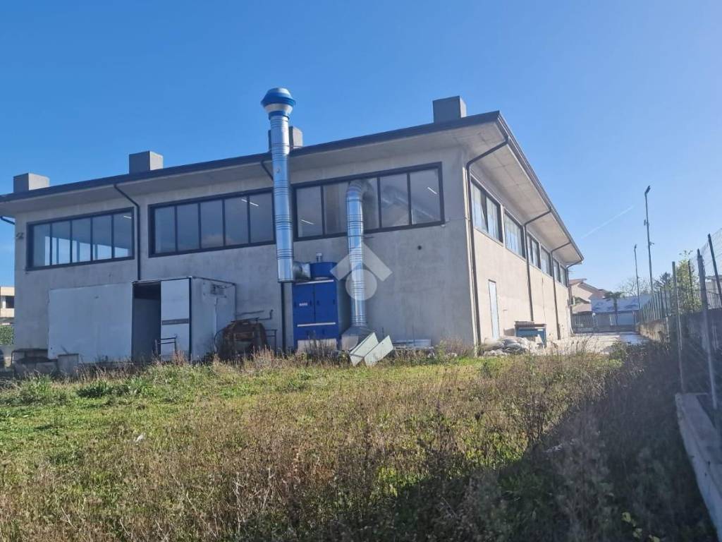 capannone in vendita a Montesarchio