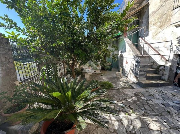 casa indipendente in vendita a Montesarchio