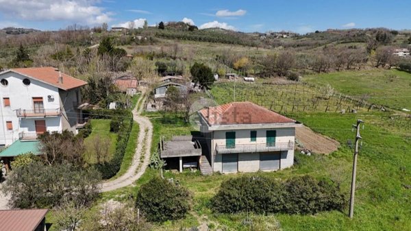 casa indipendente in vendita a Montesarchio