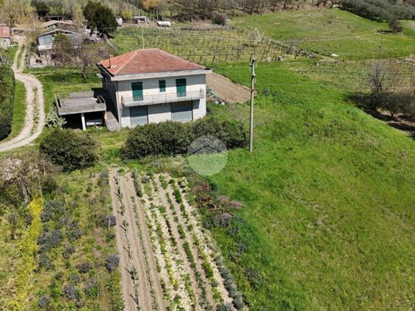 casa indipendente in vendita a Montesarchio