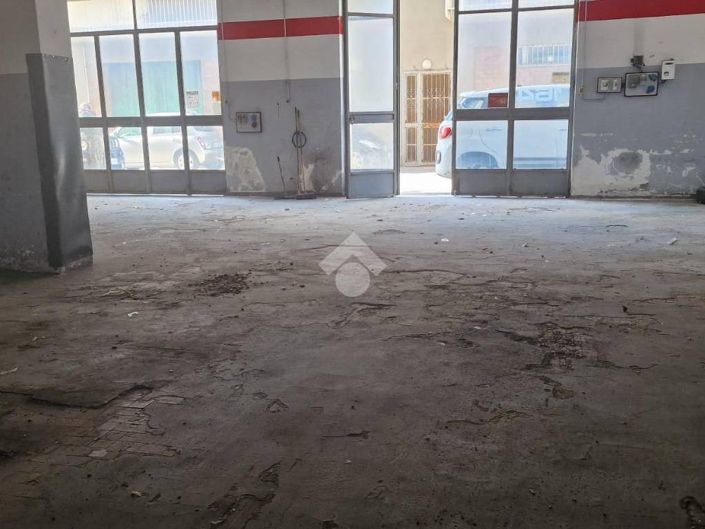 locale commerciale in vendita a Montesarchio