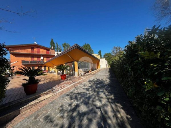 negozio in vendita a Montesarchio in zona Cirignano