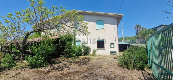 casa indipendente in vendita a Montesarchio