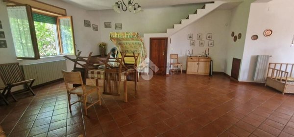 casa indipendente in vendita a Montesarchio