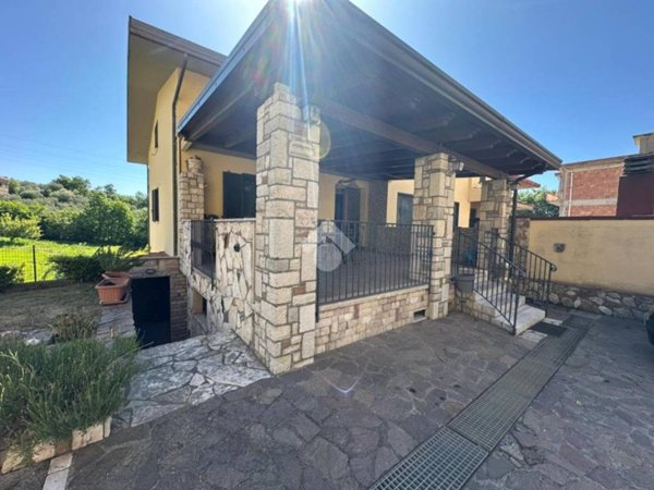 casa indipendente in vendita a Montesarchio