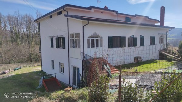 casa indipendente in vendita a Montesarchio