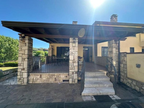 casa indipendente in vendita a Montesarchio