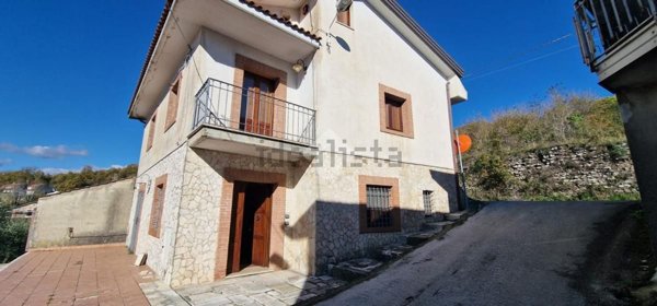 casa indipendente in vendita a Montesarchio