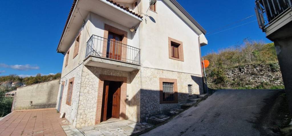 casa indipendente in vendita a Montesarchio
