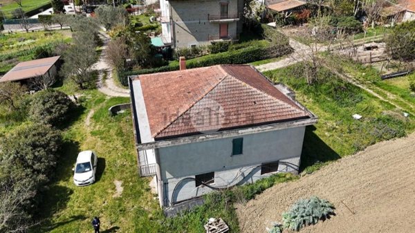 casa indipendente in vendita a Montesarchio in zona Tufara