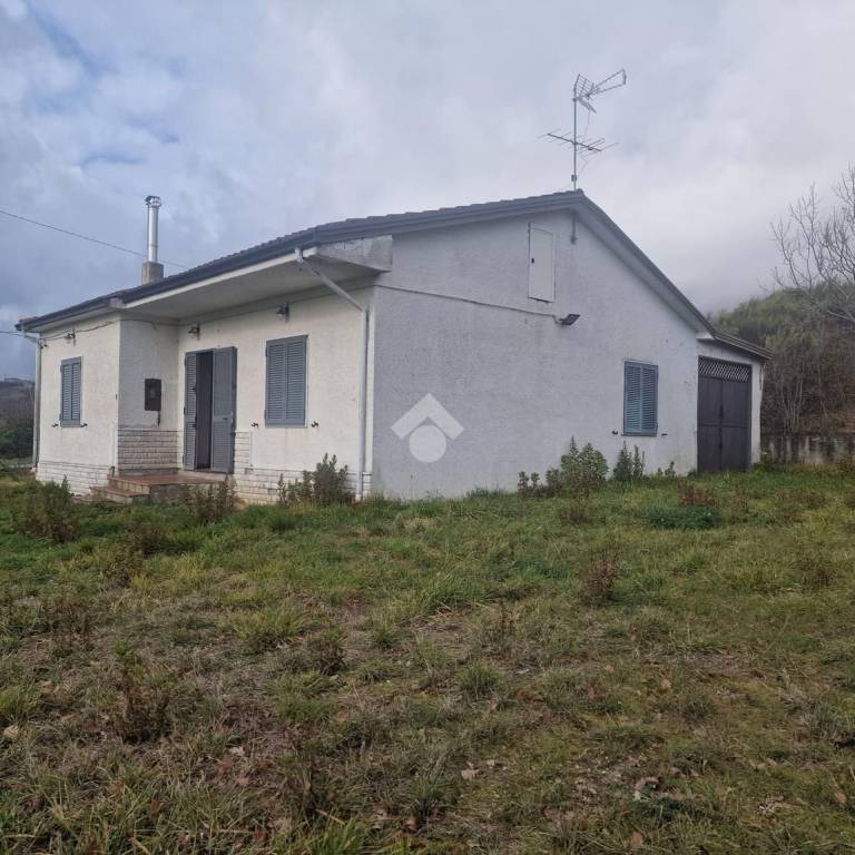 casa indipendente in vendita a Montesarchio in zona Varoni