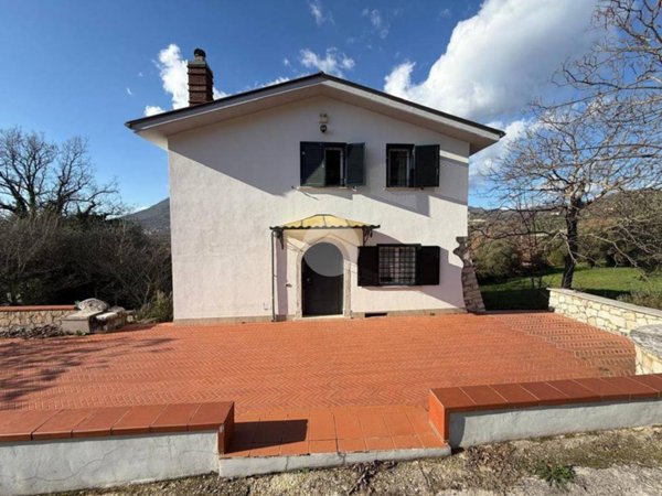 casa indipendente in vendita a Montesarchio in zona Varoni