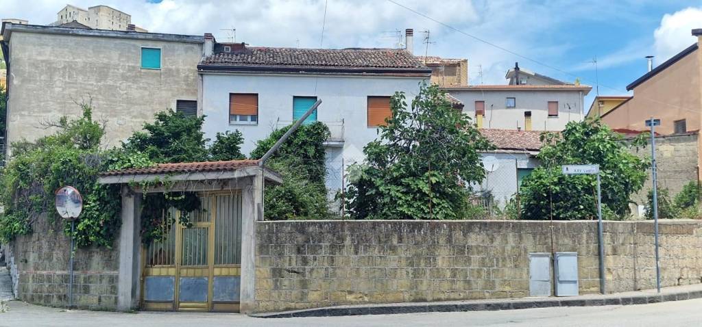 casa indipendente in vendita a Montesarchio