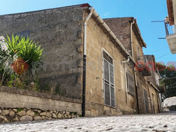 casa indipendente in vendita a Montesarchio