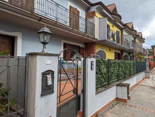 casa indipendente in vendita a Montesarchio