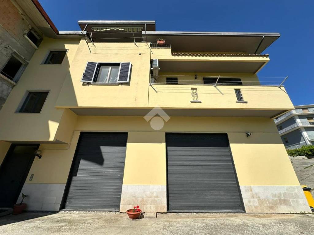 casa indipendente in vendita a Montesarchio