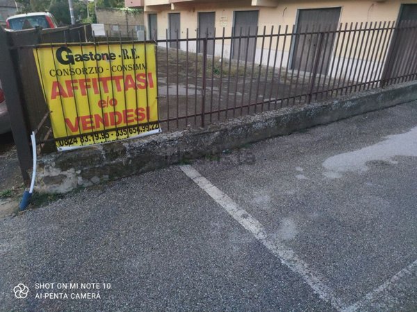 locale commerciale in vendita a Montesarchio