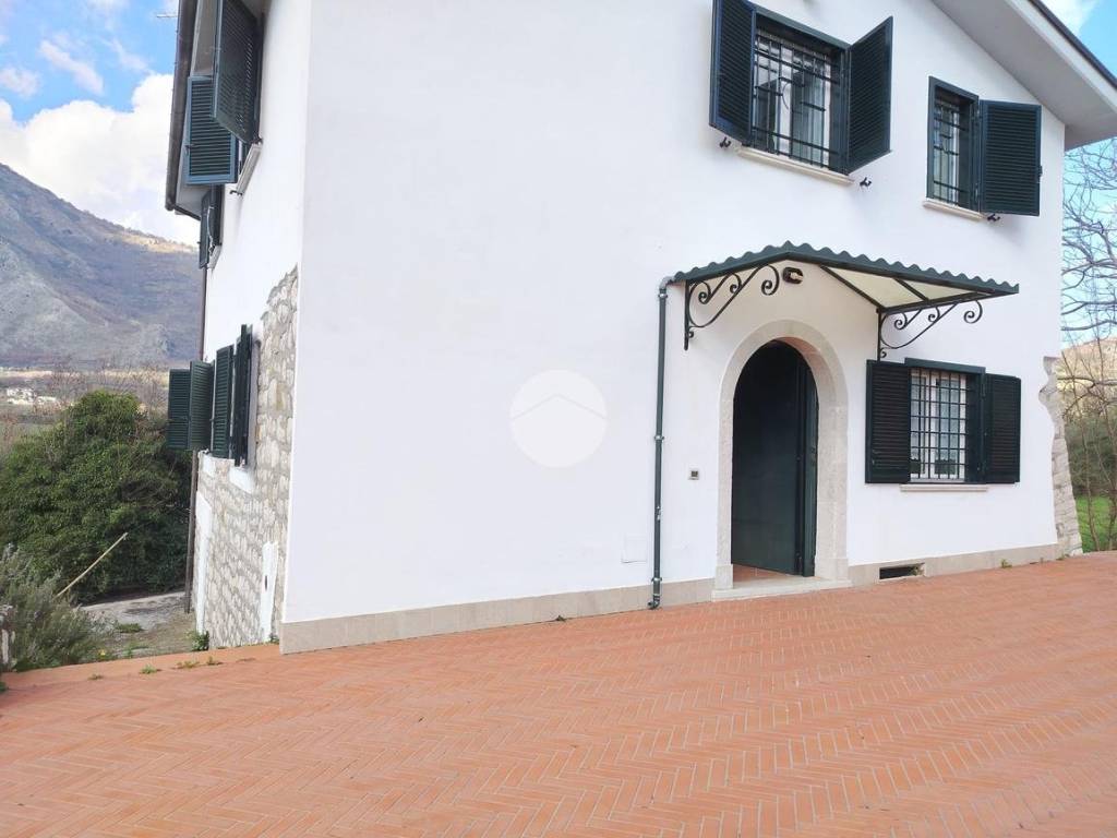 casa indipendente in vendita a Montesarchio in zona Varoni