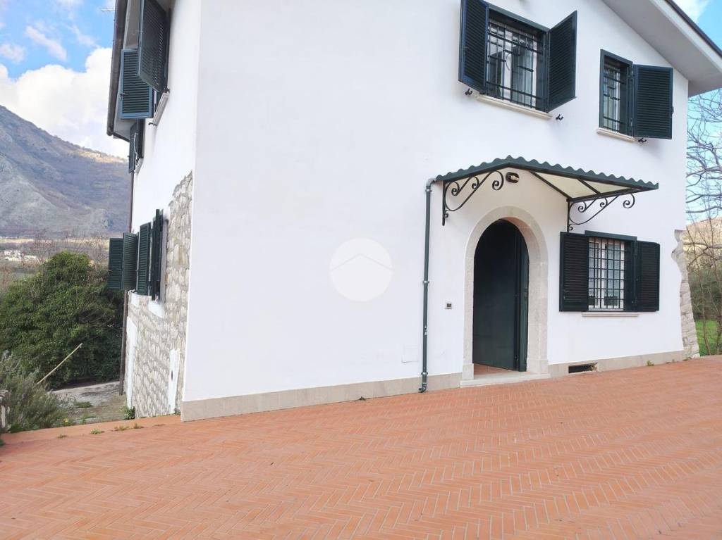 casa indipendente in vendita a Montesarchio in zona Varoni