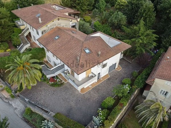 casa indipendente in vendita a Montesarchio in zona Varoni