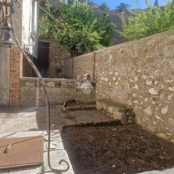 casa indipendente in vendita a Montesarchio