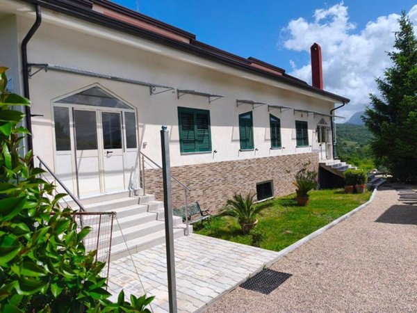 casa indipendente in vendita a Montesarchio