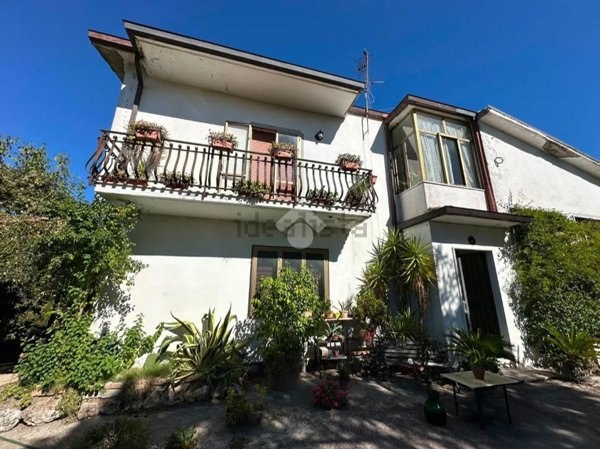 casa indipendente in vendita a Montesarchio
