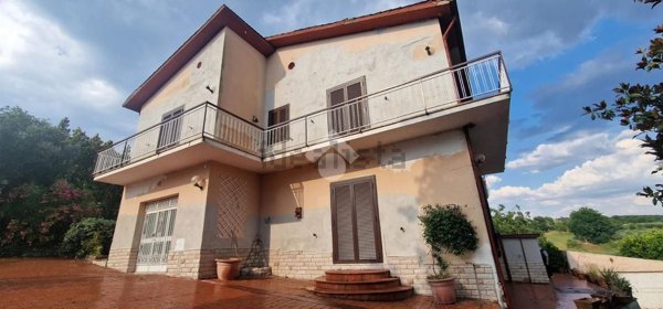 casa indipendente in vendita a Montesarchio in zona Varoni